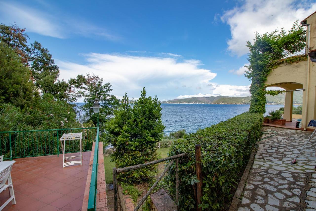 Villa Le Sprizze A Bordo Del Mare - Goelba Marciana Marina  Exterior photo