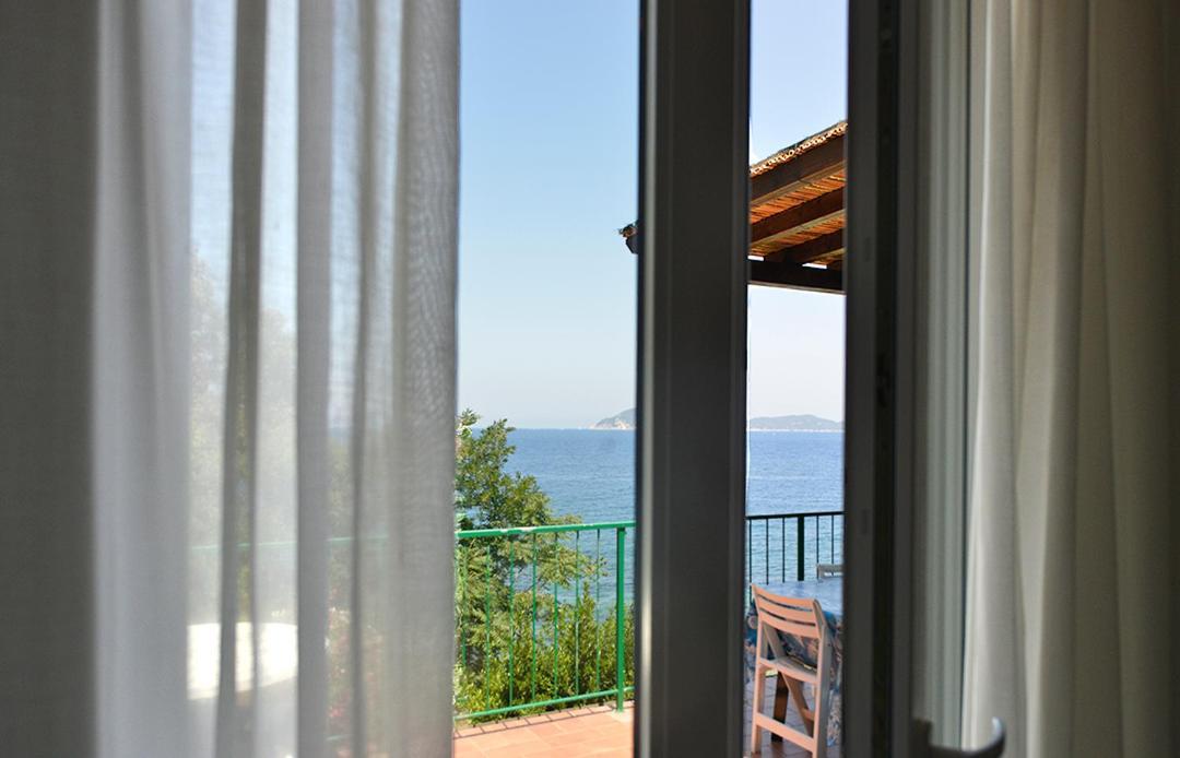 Villa Le Sprizze A Bordo Del Mare - Goelba Marciana Marina  Exterior photo