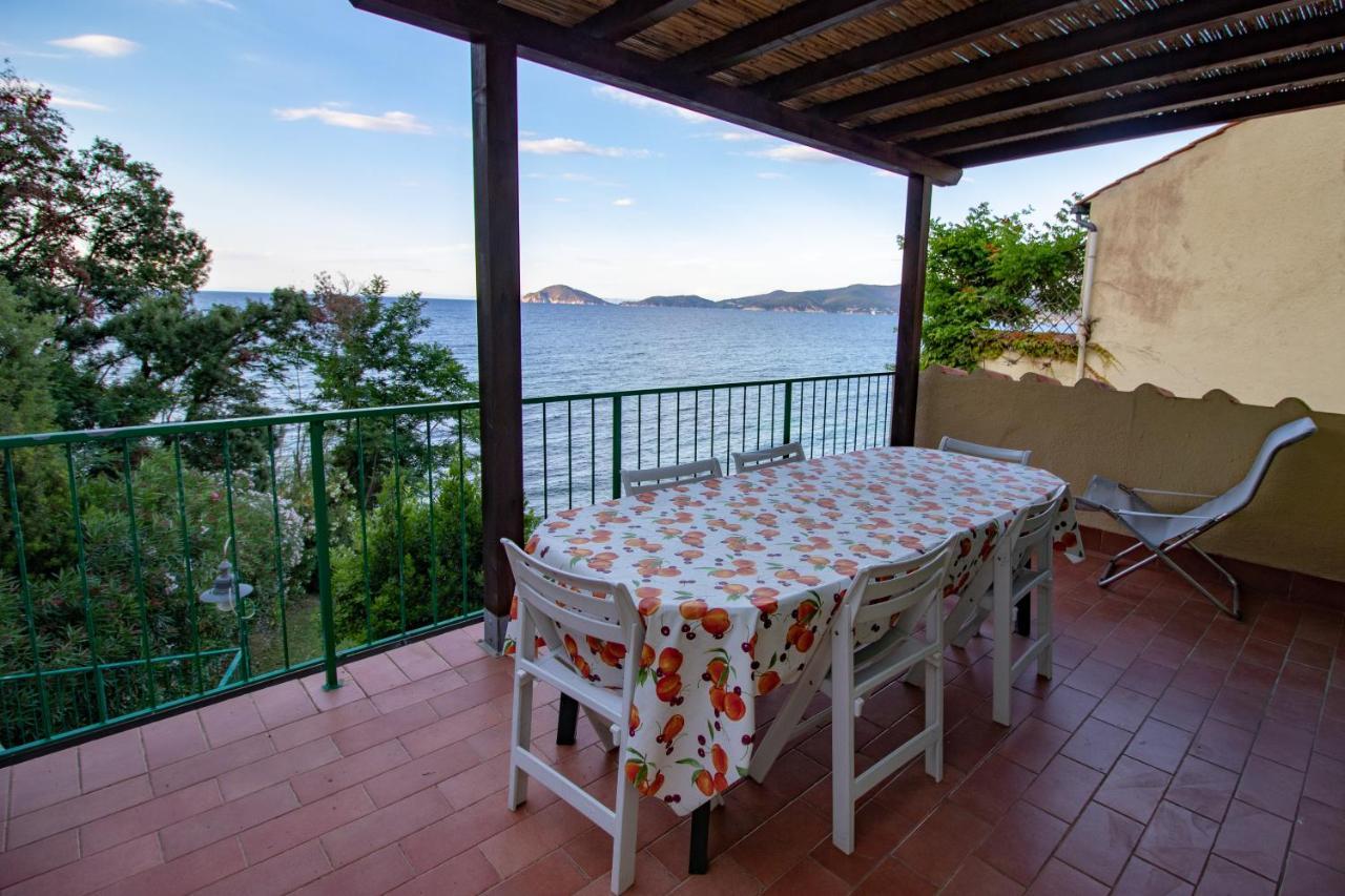 Villa Le Sprizze A Bordo Del Mare - Goelba Marciana Marina  Exterior photo